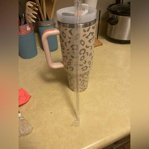 40 Oz water tumbler rose quartz leopard